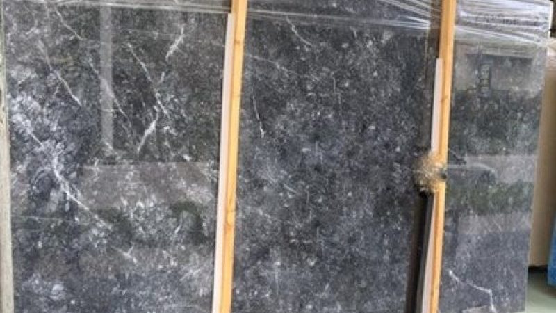 人造石台面的质量与工艺是选择厂家的重要依据。可以从以下几个方面进行考察：